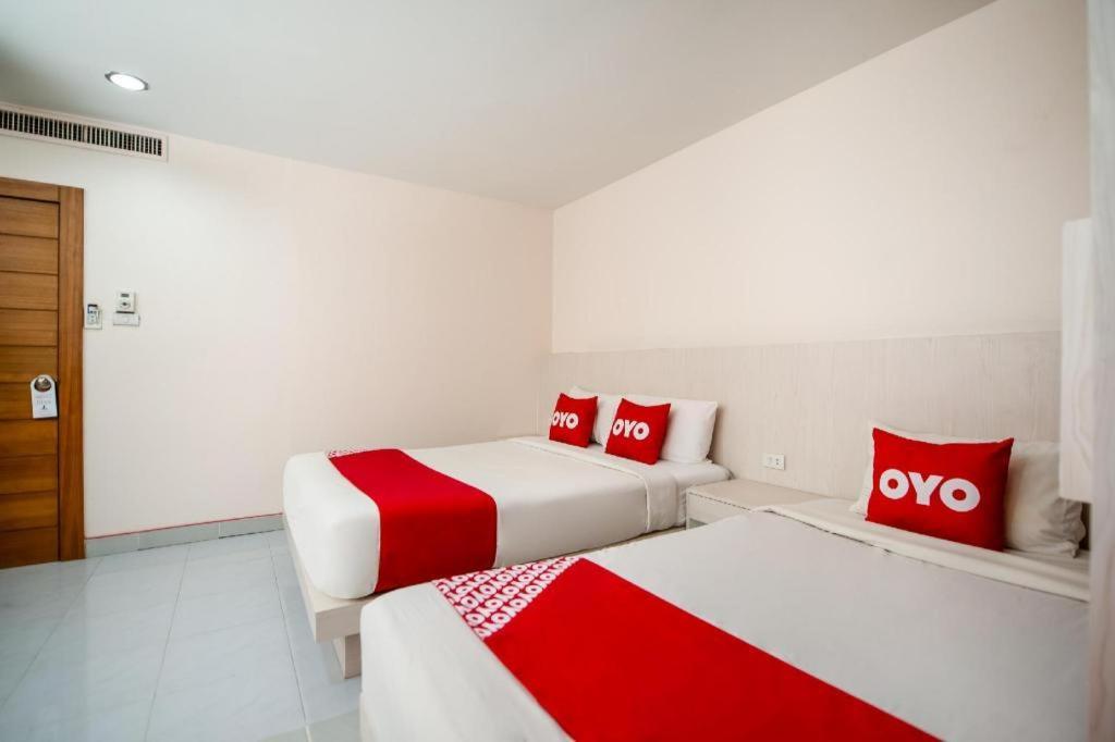 Oyo 343 Wanna Marine Hotel Patong Buitenkant foto
