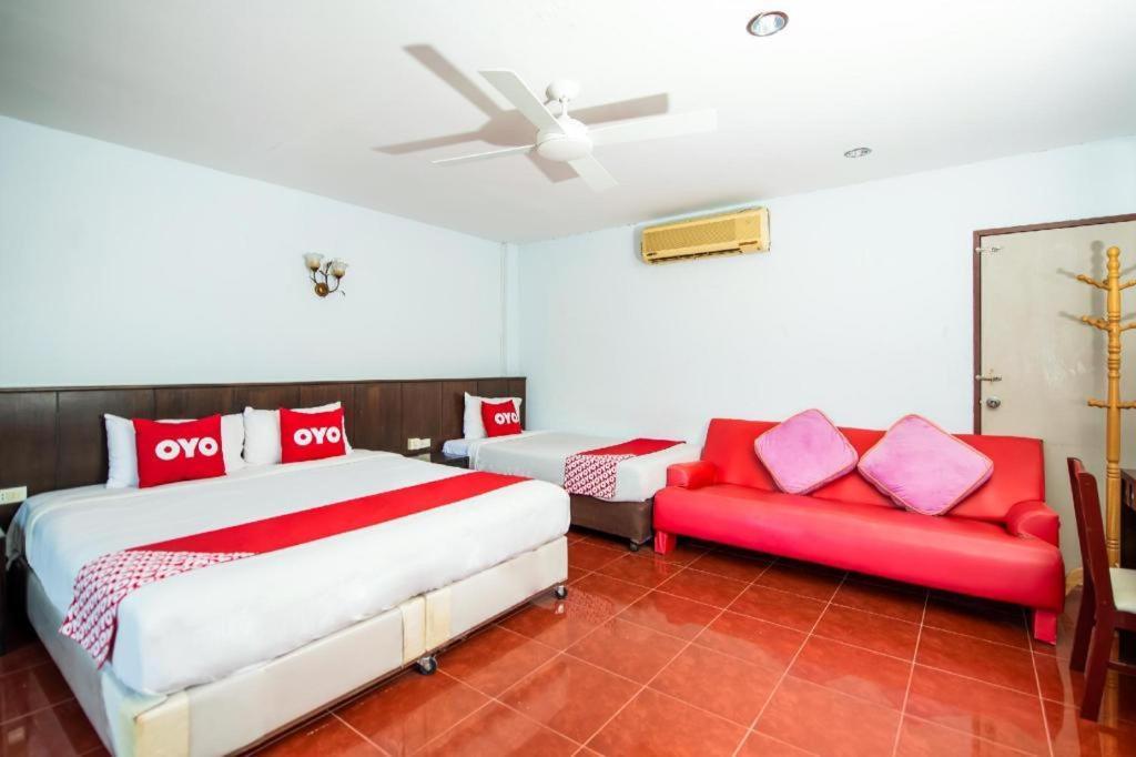 Oyo 343 Wanna Marine Hotel Patong Buitenkant foto