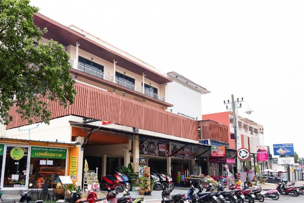 Oyo 343 Wanna Marine Hotel Patong Buitenkant foto