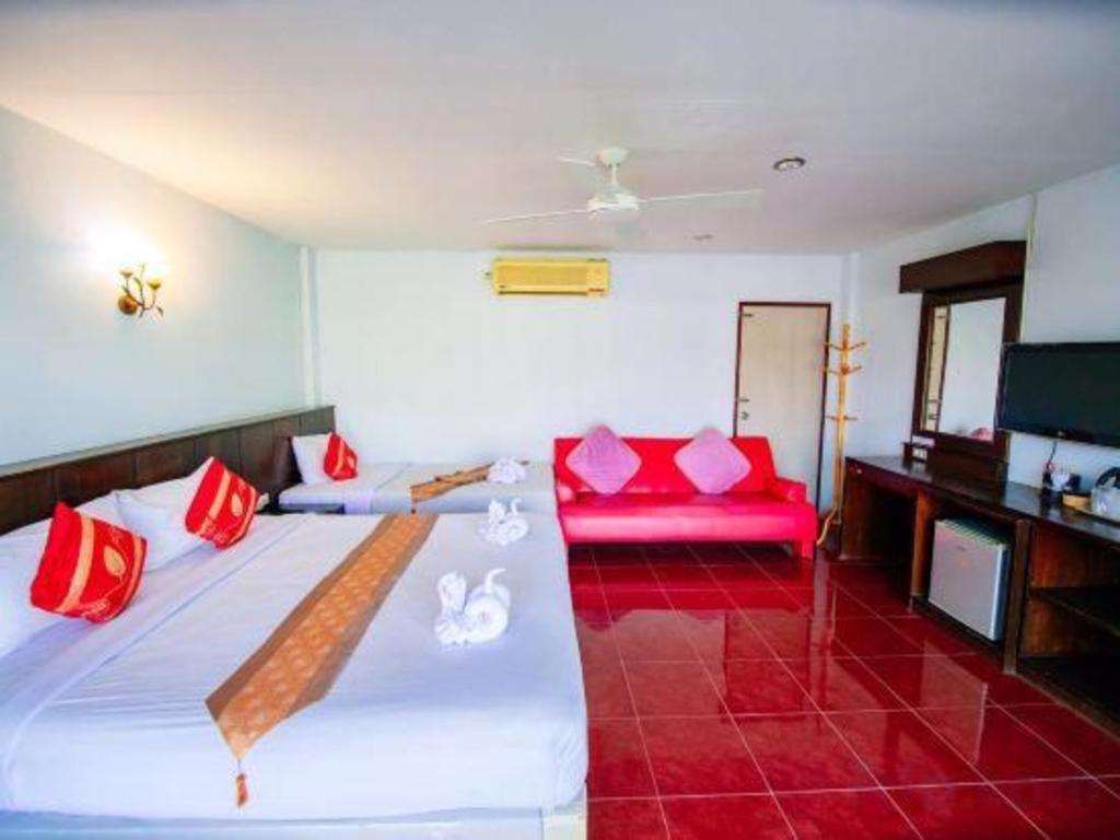 Oyo 343 Wanna Marine Hotel Patong Buitenkant foto