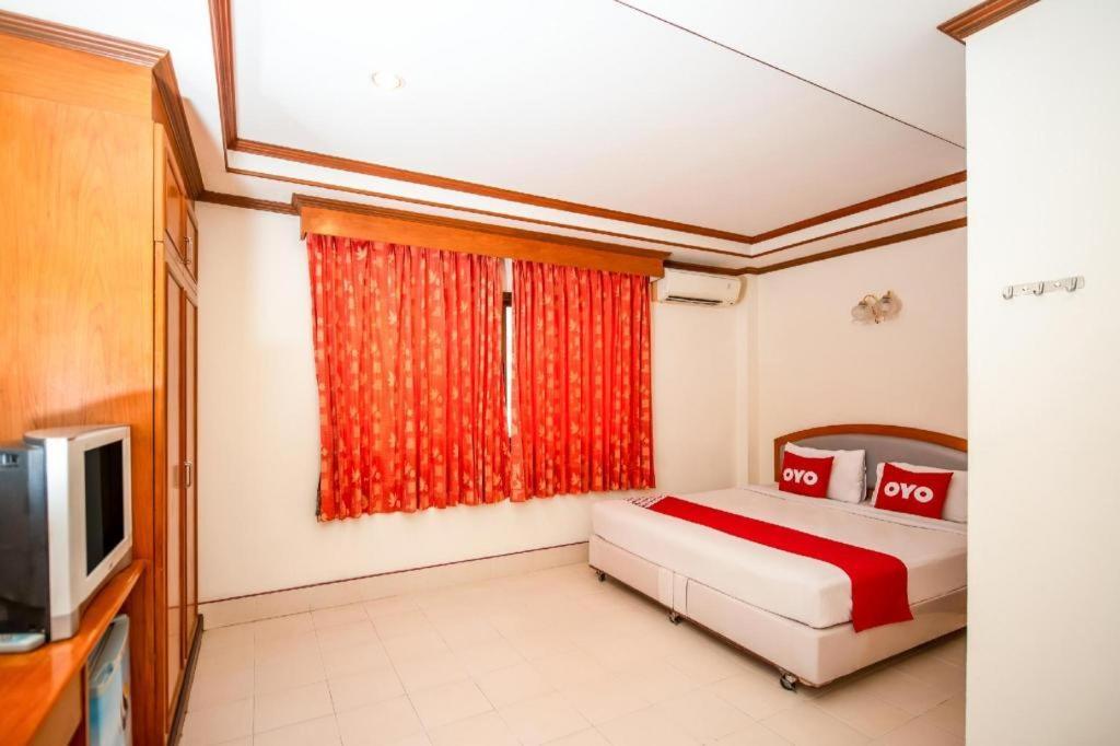 Oyo 343 Wanna Marine Hotel Patong Buitenkant foto