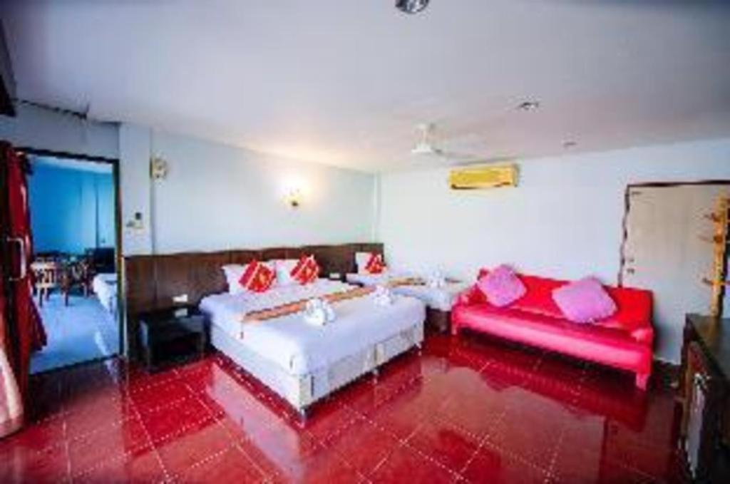 Oyo 343 Wanna Marine Hotel Patong Buitenkant foto