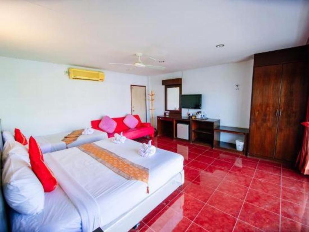 Oyo 343 Wanna Marine Hotel Patong Buitenkant foto
