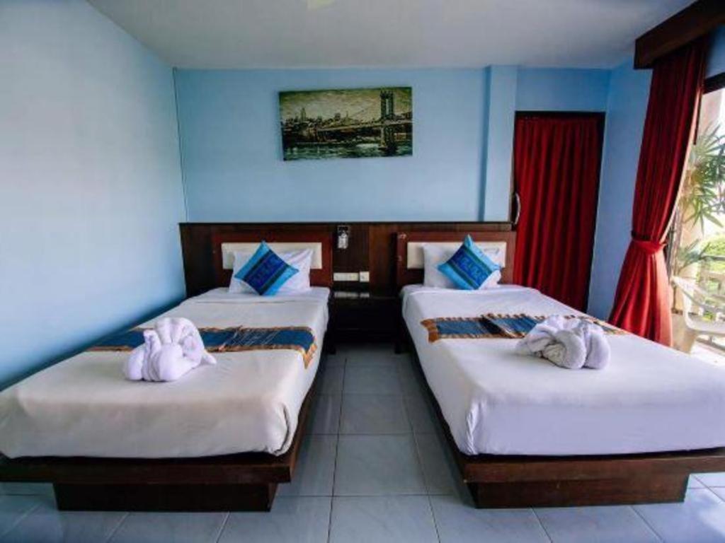 Oyo 343 Wanna Marine Hotel Patong Buitenkant foto