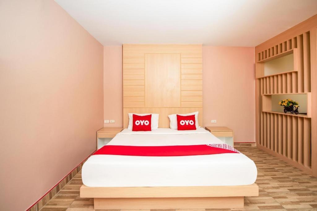 Oyo 343 Wanna Marine Hotel Patong Buitenkant foto