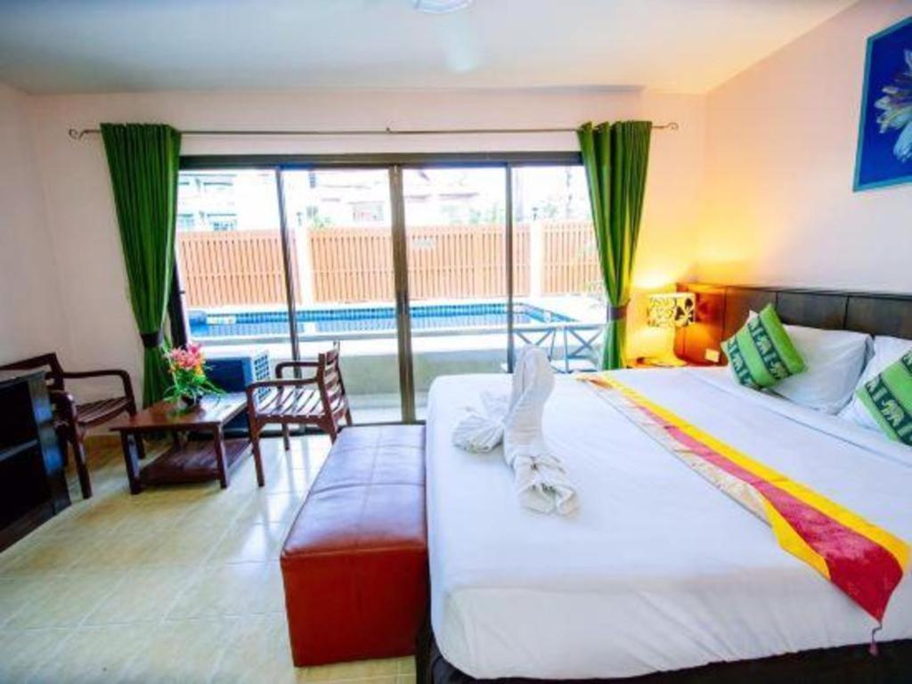 Oyo 343 Wanna Marine Hotel Patong Buitenkant foto