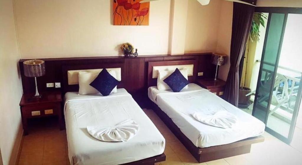 Oyo 343 Wanna Marine Hotel Patong Buitenkant foto