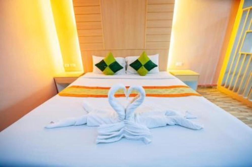 Oyo 343 Wanna Marine Hotel Patong Buitenkant foto